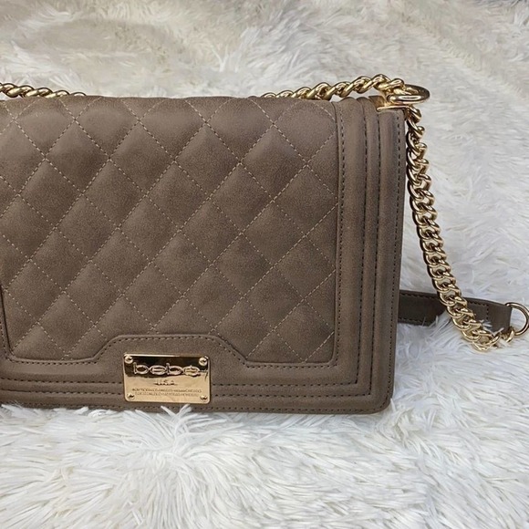 Bebe Quilted Crossbody Bag Vintage Taupe Gold Chain Shoulder Purse Flap Handbag - Picture 1 of 7